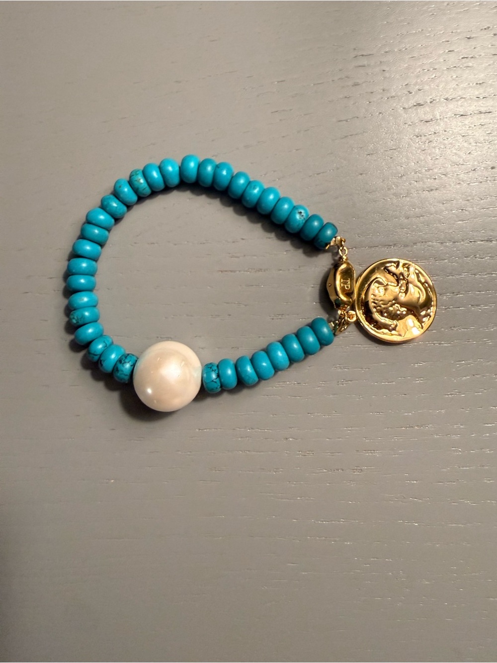 NWOT Timeless Pearly Turquoise Beaded Bracelet with Gold Disc Pendant and pearl